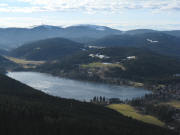 Tele-Blick vom Hochfirst nach Südwesten über den Titisee zum Feldberg am 11.1.2008