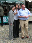 Ulrike Langbein (links) und Christian Hodeige freut es: 5000 Euro für Patenschaften sind eingegangen am 20.7.2008 bis 15.30 Uhr