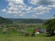 Blick nach Norden vom Oswaldhof in Riedern über den Klausenhof am 3.5.2008 in Richtung Siegelau