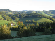 Blick nach Nordwesten vom Gummenwald zum Leistmacherhof am 5.10.2008 - oben rechts der Lindenberg