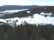 Blick vom Riesenbhlturm nach Westen ber den Hanselehof zum zugefrorenen Schluchsee am 16.1.2009