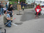 Zielspritzen bei der Jugendfeuerwehr Ebnet mit Felicitas Zanger am 19.7.2009