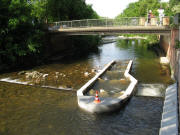 Blick nach Westen zur Fischtreppe Sandfangbrcke am 14.5.2009 - rechts Abzwei Gewerbekanal