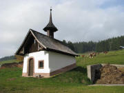 Blick nach Westen zur Kapelle am Kuhbauernhof