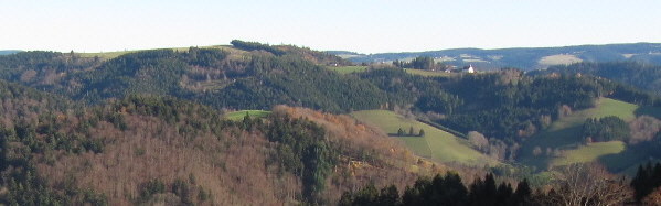 Tele-Blick vom Molzenhof nach Süden zu Lindenberg mit Kirche (rechts) und Hochgericht (Mittel links) am 18.11.2009