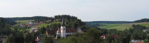 Blick nach Nordwesten auf Unterkirnach am 7.9.2009 - links Schlegeltal, rechts Kirnachtal nach Oberkirnach