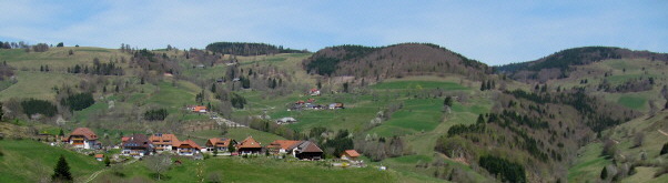 Blick vom Sträßchen von Ober-Rollsbach nach Laitenbach am 29.4.2010 nach Nordwesten auf  Laitenbach und Ungendwieden