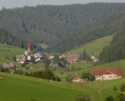 Blick von Kalte Herberge nach Osten ins Uracher Tal am 1.9.2010 - Kleiserhof rechts