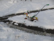 Das frierende Dreirad im Schnee am 12.2.2010