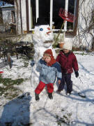 Der Schneemann ist fertig - am 7.3.2010 um 13 Uhr