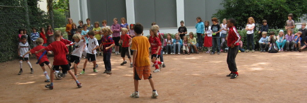 Fussball: Kicken am 26.7.2010 an der Grundschule FR-Littenweiler