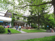 Blick nach Osten zu Unicef Freiburg am Bergcker-Friedhof 8.5.2010 - rechts Bergcker-Cafe