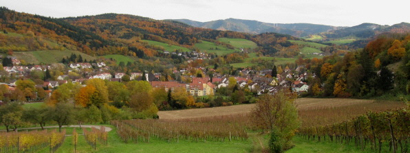 Blick vom Jesuitenschloss nach Südosten über Merzhausen, Hexental und Horben zum Schauinsland am 4.11.2010