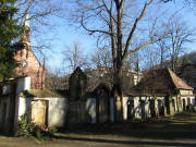 Grab von Johann Christian Wentzinger links - Blick nach Norden im Alten Friedhof zur luth. Kirche am 16.1.2011
