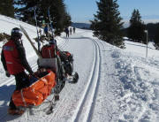 1.2.2011 zwischen Feldbergsattel und Todtnauer Htte: Transport der Bergwacht
