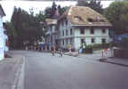 August 2000: Der alte St.Barbara-Kindergarten kurz vor dem Abriß