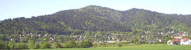 Blick von Ebnet auf Littenweiler und Kybfelsen am 10.5.2002 (Foto Kaier)