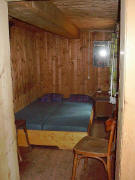 Blick nach Norden ins kleine 2-Bett-Zimmer am 26.7.2005